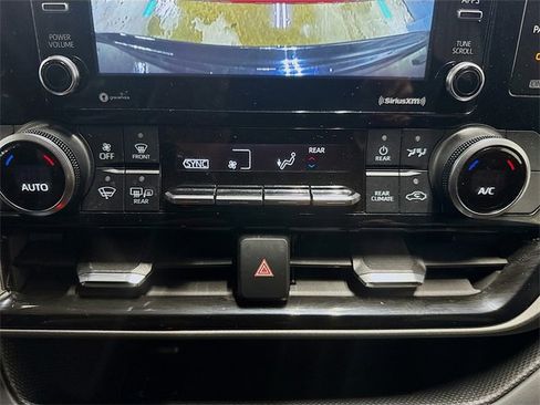 Used 2022 Toyota Highlander L image 22