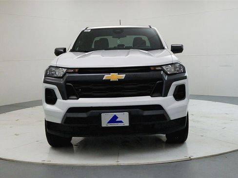Used 2023 Chevrolet Colorado LT image 2