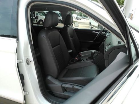 Used 2018 Volkswagen Tiguan SE w/ Panoramic Sunroof Package FWD image 20
