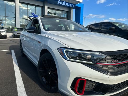Used 2022 Volkswagen Jetta GLI Autobahn FWD image 2