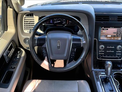 Used 2017 Lincoln Navigator Select image 5