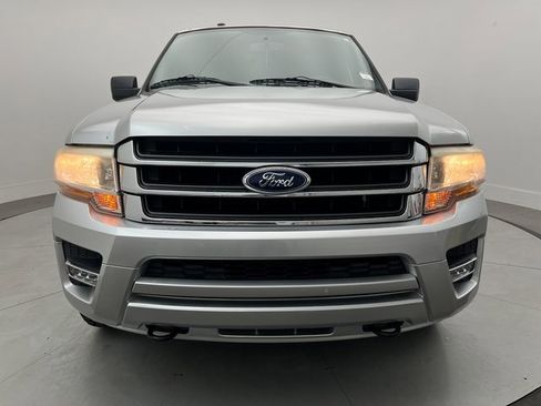 Used 2017 Ford Expedition XLT image 2