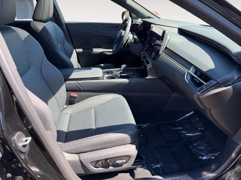 Used 2025 Lexus RX 350 w/ Convenience Package AWD/4WD image 25