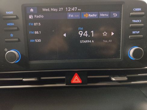Used 2025 Hyundai Elantra SE FWD image 25