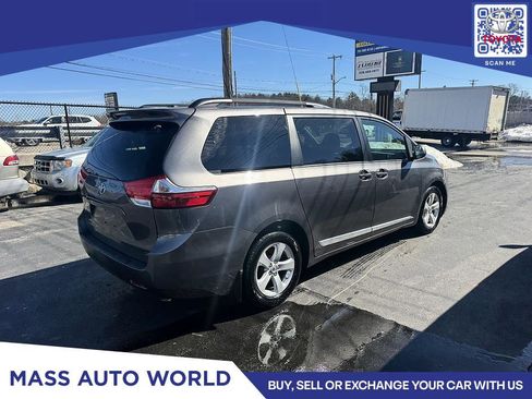 Used 2017 Toyota Sienna LE image 4