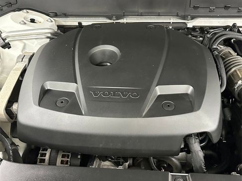 Used 2018 Volvo XC90 T6 Momentum w/ Convenience Package image 7