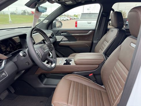 Used 2026 GMC Acadia Denali Ultimate w/ LPO, Floor Liner Package image 9