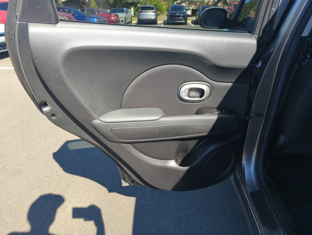 Used 2017 Kia Soul + FWD image 27
