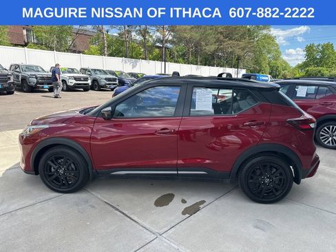Used 2023 Nissan Kicks SR w/ SR Premium Package FWD image 8