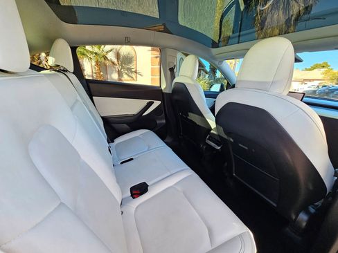 Used 2021 Tesla Model Y Long Range image 17