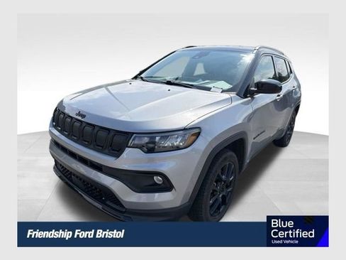 Used 2022 Jeep Compass Latitude w/ Convenience Group AWD/4WD image 1