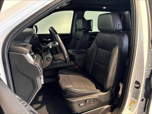 Used 2023 GMC Yukon XL Denali w/ Advanced Technology Package AWD/4WD image 8
