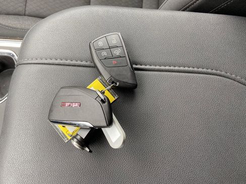 Used 2025 GMC Sierra 1500 Elevation image 33