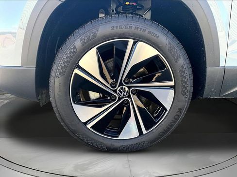 New 2026 Volkswagen Taos SE AWD/4WD image 15