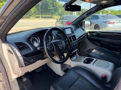 Used 2019 Dodge Grand Caravan SXT FWD image 9