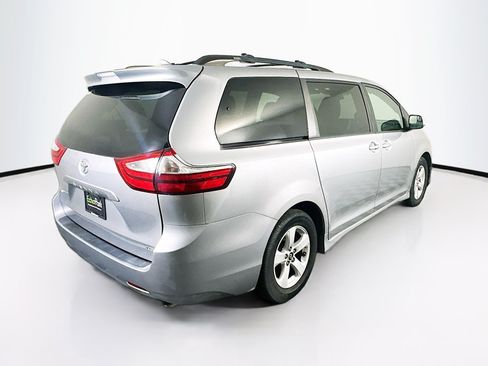 Used 2018 Toyota Sienna LE FWD image 9