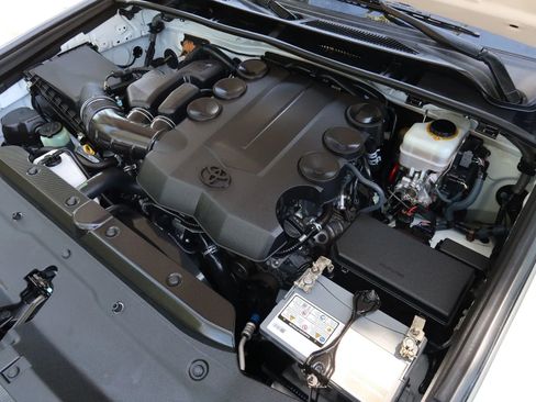 Used 2014 Toyota 4Runner SR5 image 31