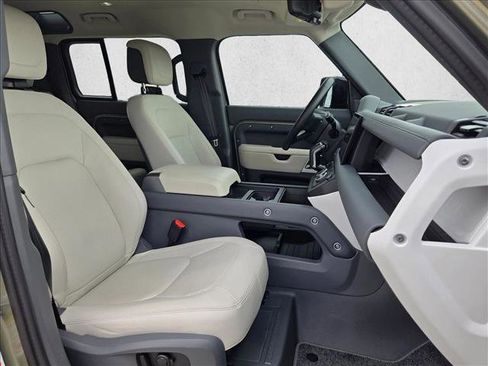 Used 2024 Land Rover Defender 110 SE image 20