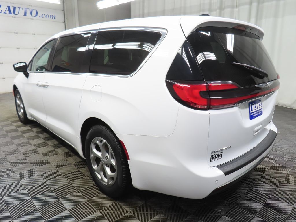 Used 2024 Chrysler Pacifica Limited FWD image 6