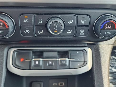 Used 2021 GMC Acadia SLE w/ Driver Convenience Package FWD image 19