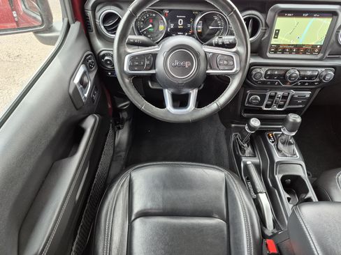 Used 2021 Jeep Wrangler Unlimited Sahara w/ Cold Weather Group AWD/4WD image 31