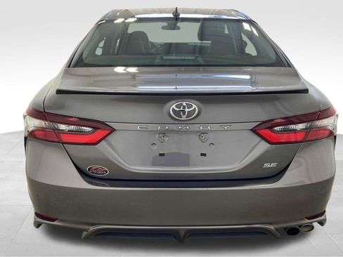 Used 2024 Toyota Camry SE image 6