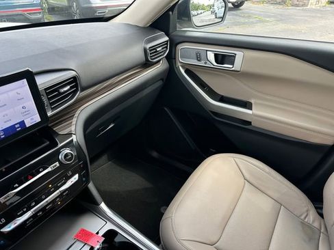 Used 2021 Ford Explorer Limited w/ Equipment Group 301A RWD image 28
