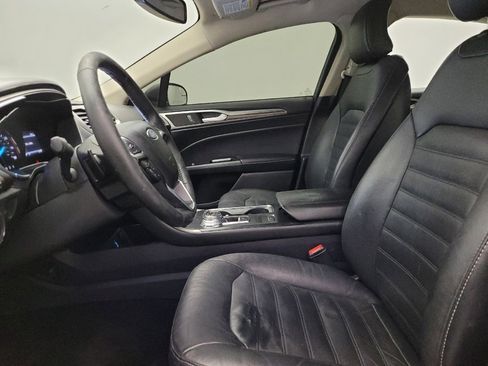 Used 2017 Ford Fusion SE w/ Fusion SE Technology Package image 17