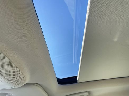 Used 2019 Ford Edge Titanium FWD image 14