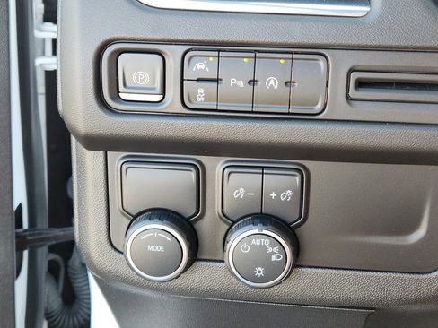 Used 2023 Chevrolet Suburban LT image 17