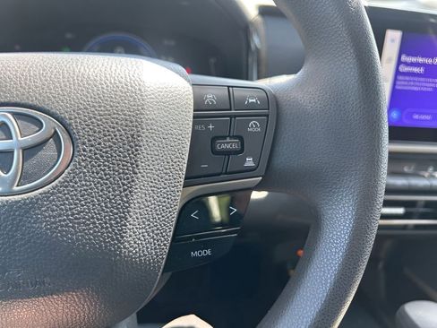 Used 2025 Toyota Camry LE FWD image 25