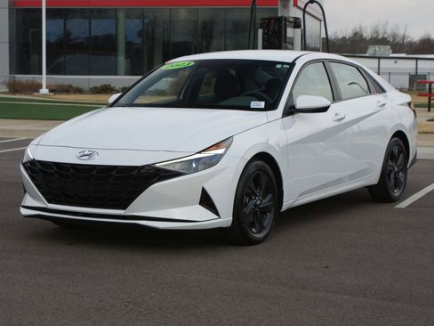 Used 2023 Hyundai Elantra SEL w/ Cargo Package image 21