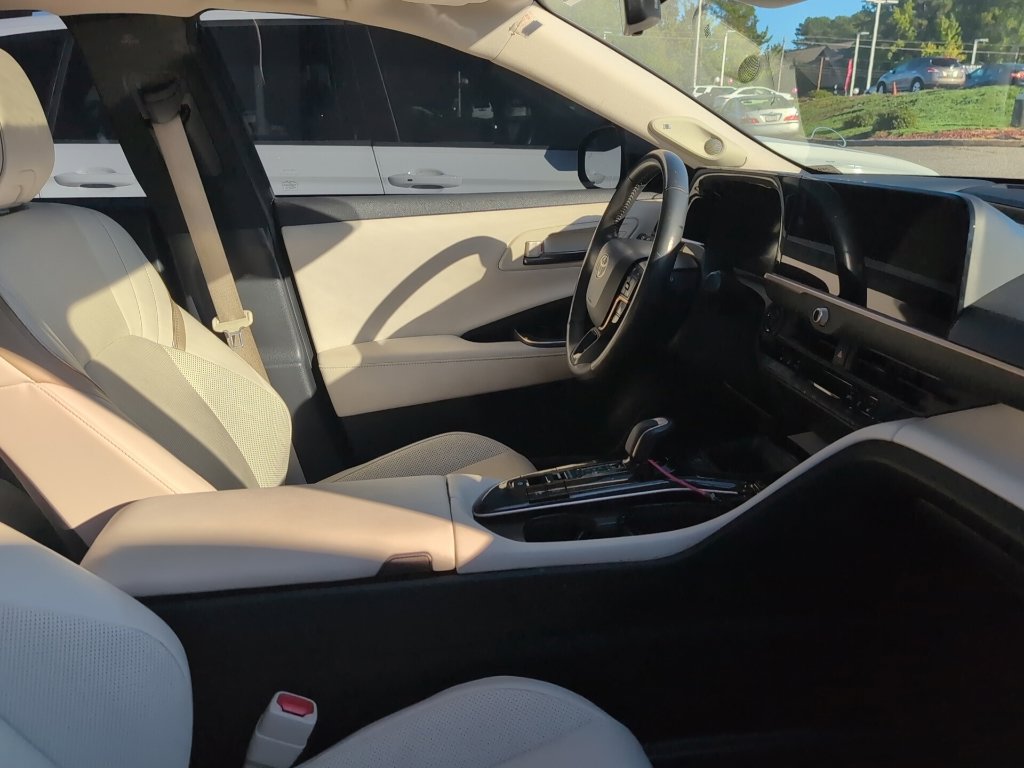 Used 2025 Toyota Crown w/ Advanced Technology Package AWD/4WD image 2