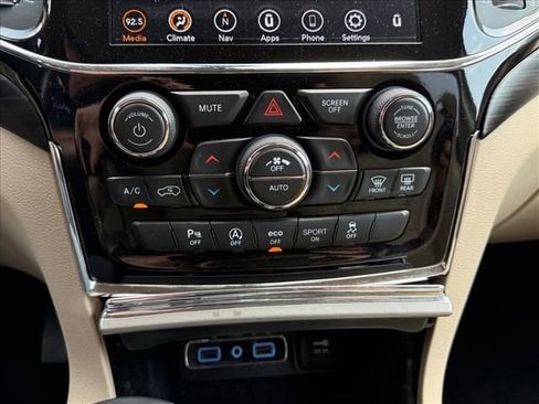 Used 2022 Jeep Grand Cherokee Laredo E RWD image 17