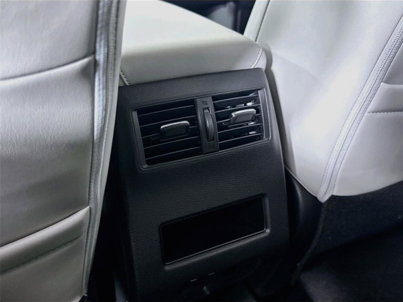 New 2026 Mitsubishi Outlander SE FWD image 16