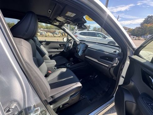 Used 2025 Subaru Forester Limited image 12