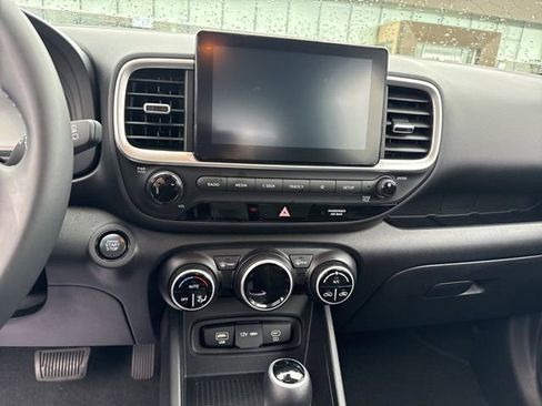 Certified 2024 Hyundai Venue SEL image 12