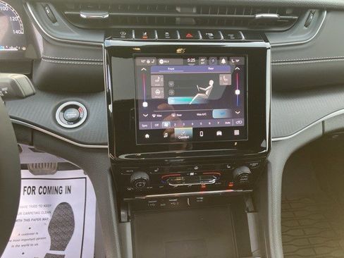 Used 2025 Jeep Grand Cherokee L Altitude image 17