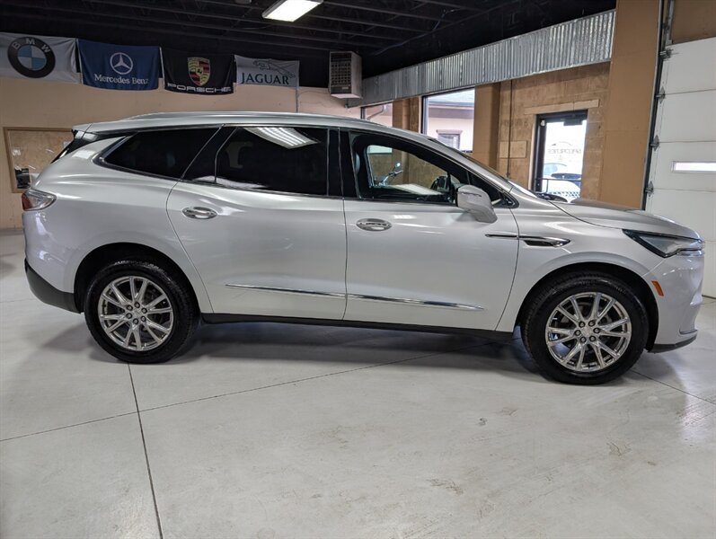Used 2022 Buick Enclave Premium AWD/4WD image 11