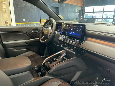Used 2024 Chevrolet Colorado LT w/ LT Convenience Package III AWD/4WD image 19