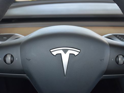 Used 2023 Tesla Model 3 Standard Range image 11