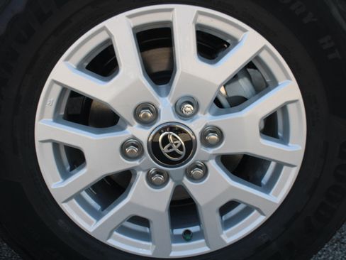 Used 2026 Toyota Tacoma SR5 AWD/4WD image 19