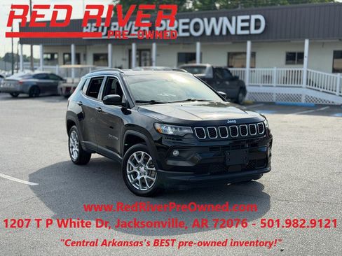 Used 2024 Jeep Compass Latitude AWD/4WD image 1