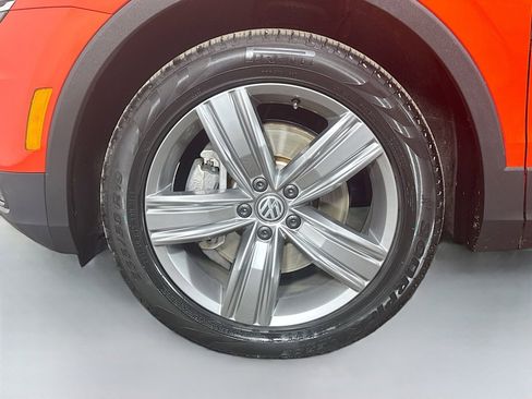 Used 2018 Volkswagen Tiguan SEL Premium AWD/4WD image 32