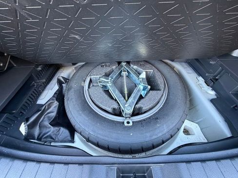 Used 2021 Toyota RAV4 Limited image 32