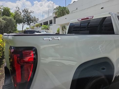 Used 2025 GMC Sierra 1500 Elevation w/ Preferred Package AWD/4WD image 8