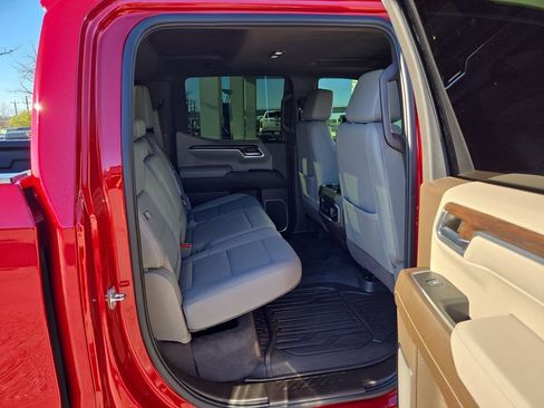 Used 2024 GMC Sierra 1500 SLT image 26