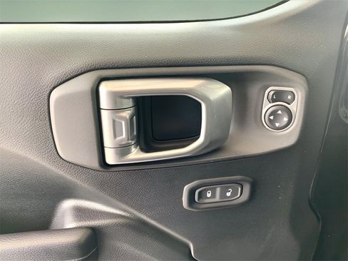 Used 2021 Jeep Gladiator Sport image 12