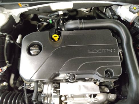 Used 2023 Chevrolet Malibu LT FWD image 30