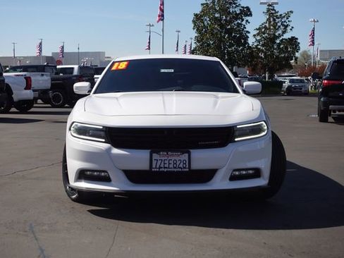 Used 2018 Dodge Charger SXT Plus image 3